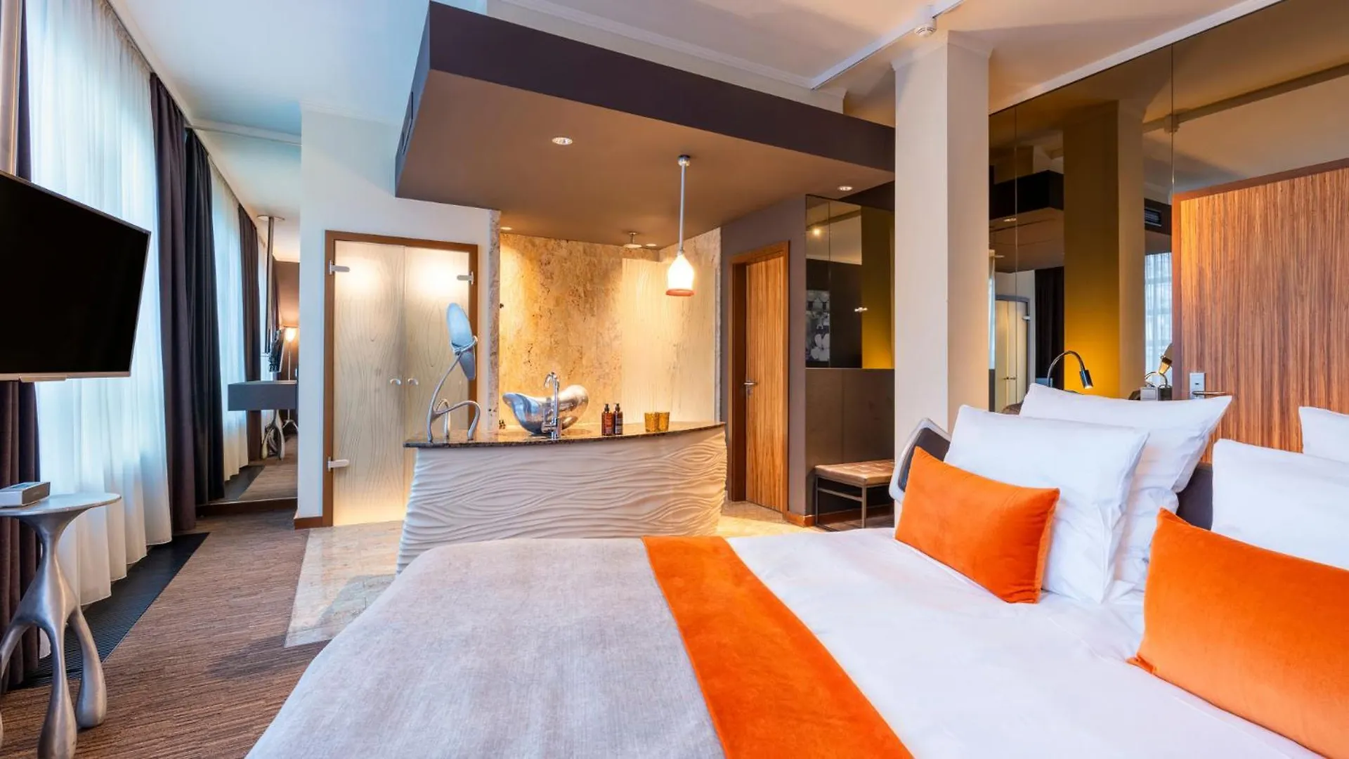 East Hotel Hamburg 4*,