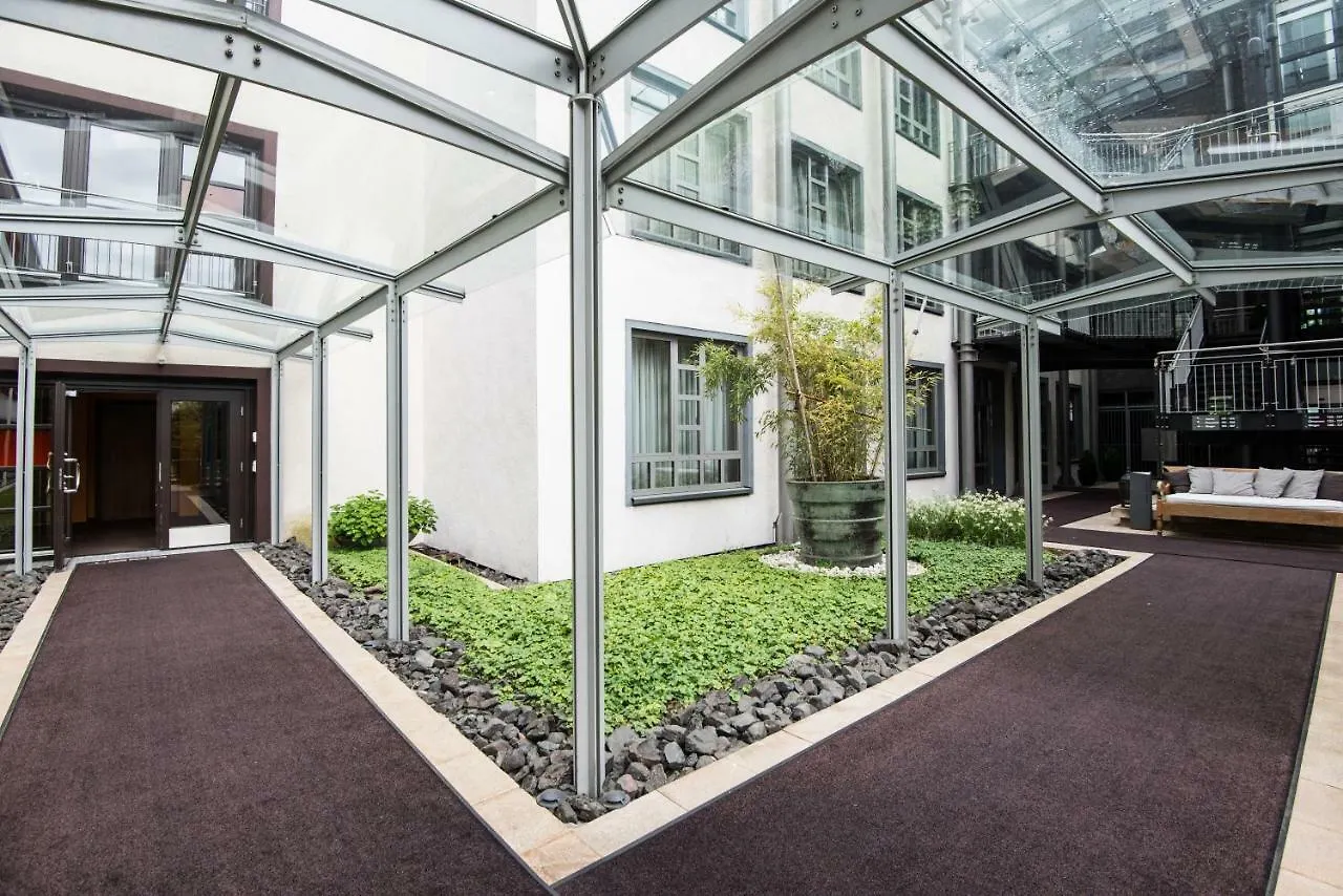 East Hotel Hamburg 4*,